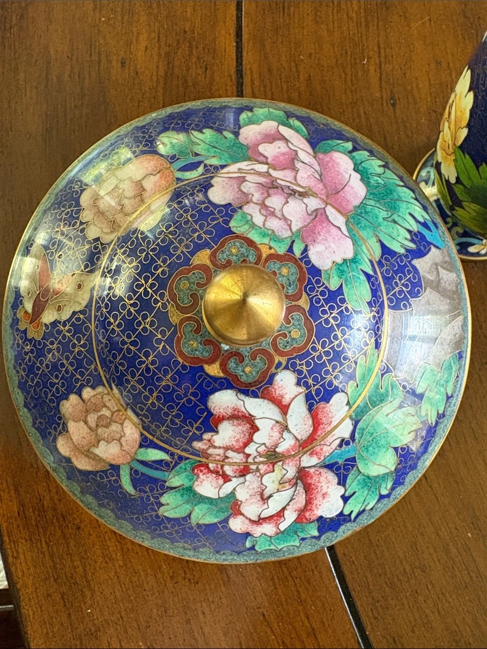 Vintage Chinese cloisonné 2-piece set. Matching floral lidded jar & Vase